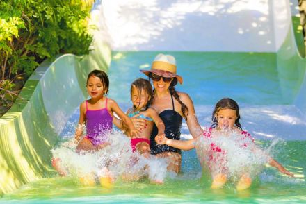 Sawasdee Toboganes y zona de baño especial para niños Siam Park Tenerife
